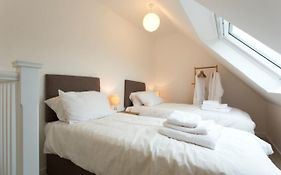 Remarkable 2-Bed Apartment In Culross
