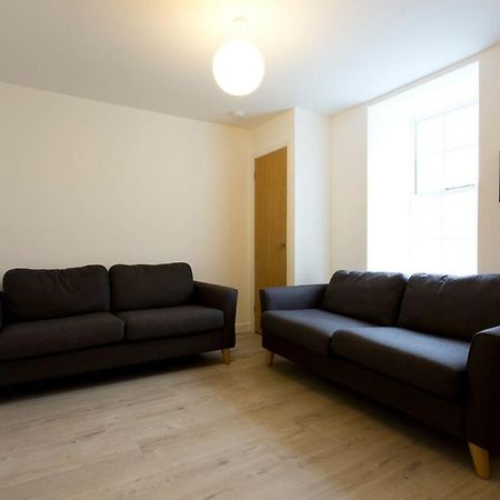 Remarkable 2-Bed Apartment In Culross Exterior photo
