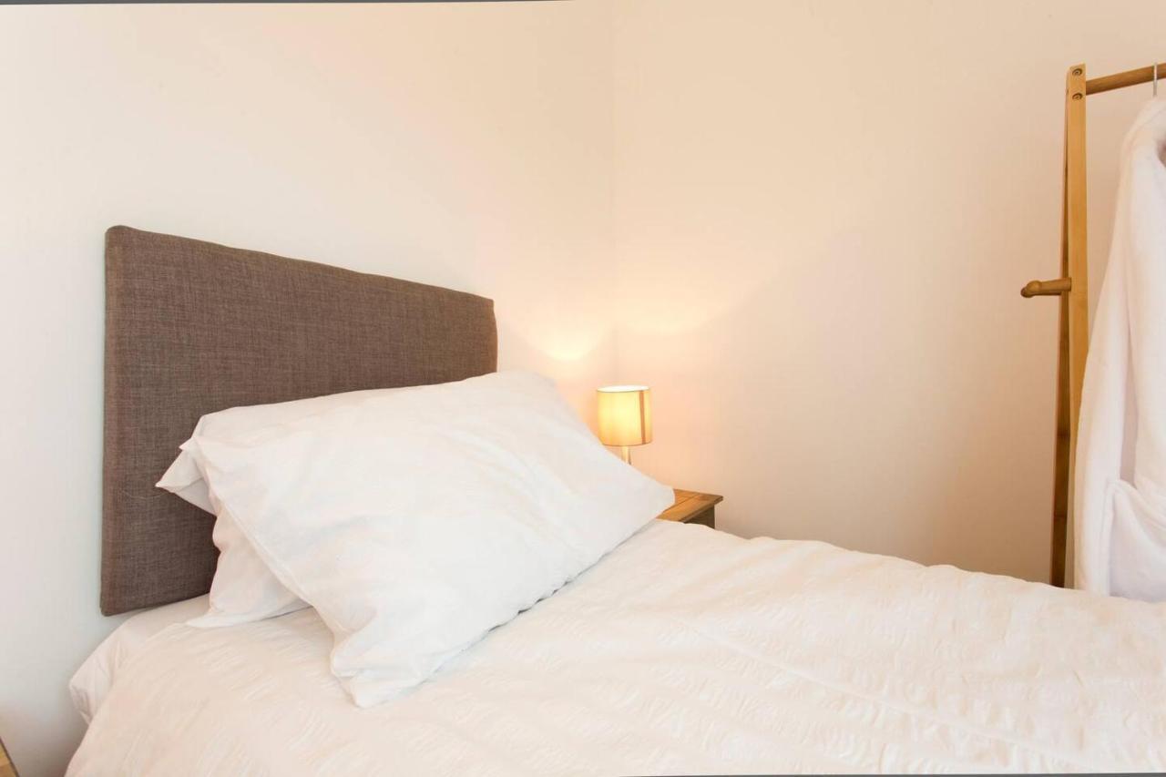 Remarkable 2-Bed Apartment In Culross Exterior photo